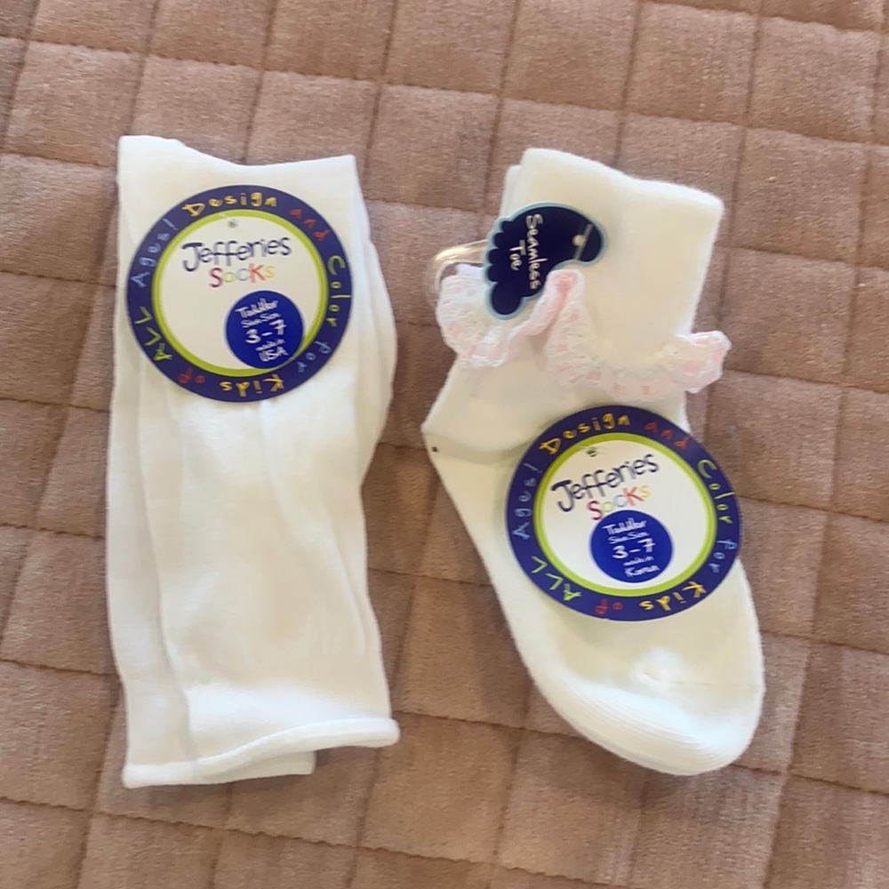2 pairs of jeffery socks white